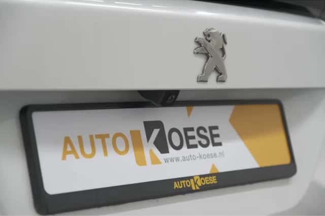 Peugeot 2008 (2022) thumbnail 4