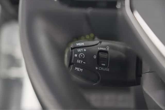 Peugeot 2008 (2022) thumbnail 35