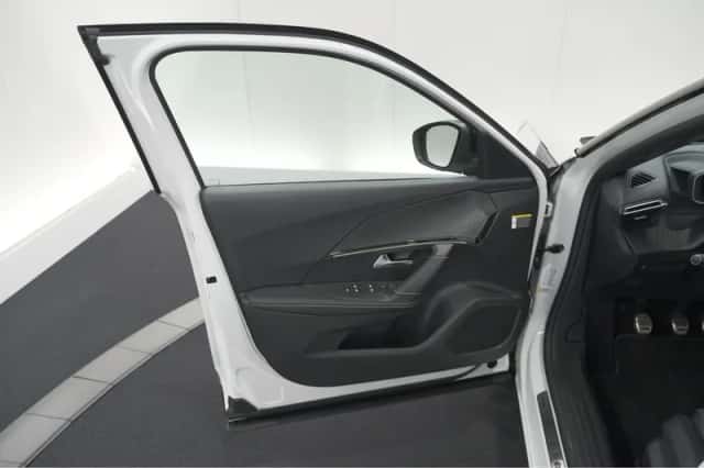 Peugeot 2008 (2022) thumbnail 61