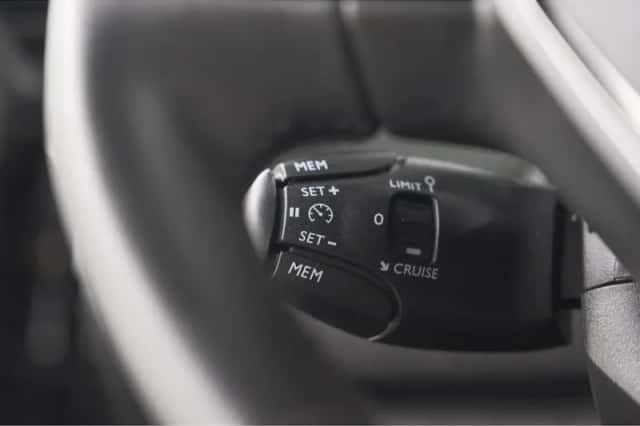 Peugeot 2008 (2025) thumbnail 4