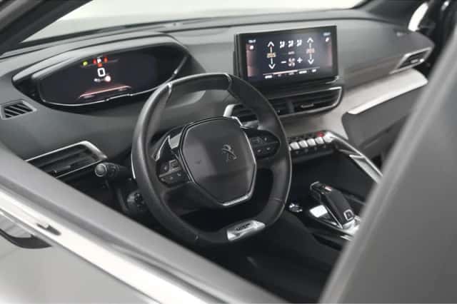 Peugeot 3008 (2021) thumbnail 2