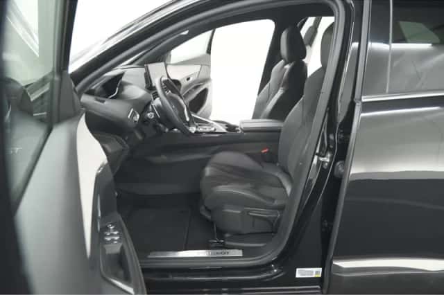 Peugeot 3008 (2021) thumbnail 25