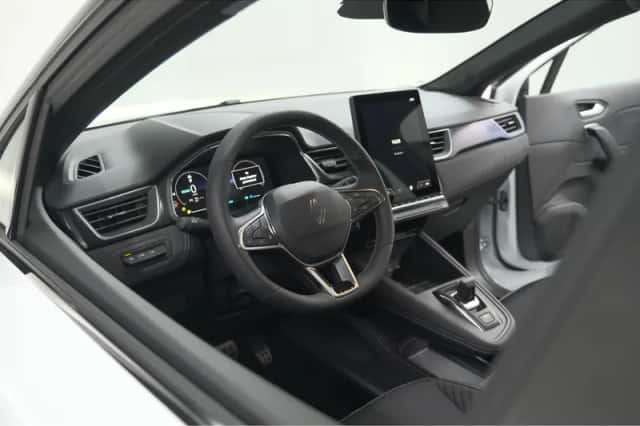 Renault Captur (2025) thumbnail 2