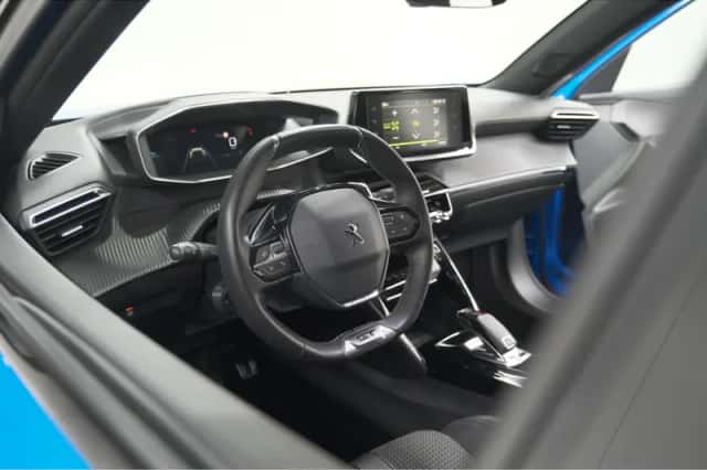 Peugeot 2008 (2020) thumbnail 2