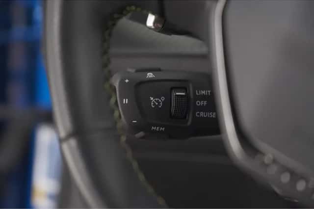 Peugeot 2008 (2020) thumbnail 32