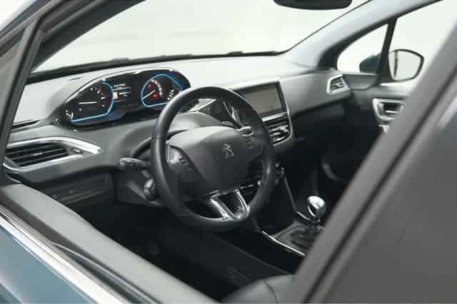 Peugeot 2008 (2019) thumbnail 2