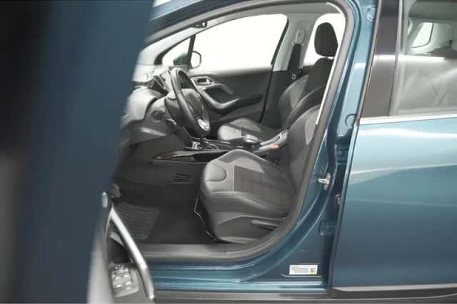 Peugeot 2008 (2019) thumbnail 23