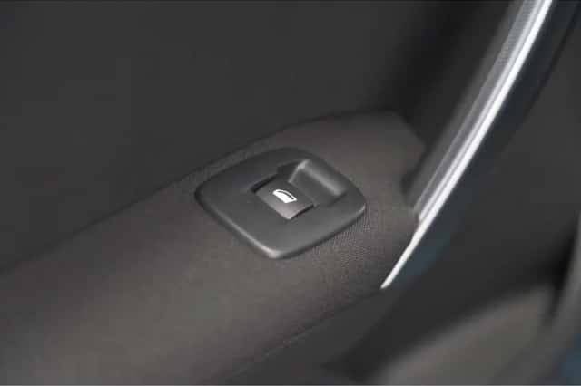 Peugeot 2008 (2019) thumbnail 25