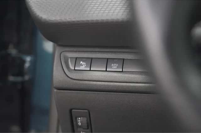 Peugeot 2008 (2019) thumbnail 34