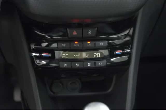 Peugeot 2008 (2019) thumbnail 40