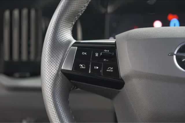 Opel Astra (2022) thumbnail 36