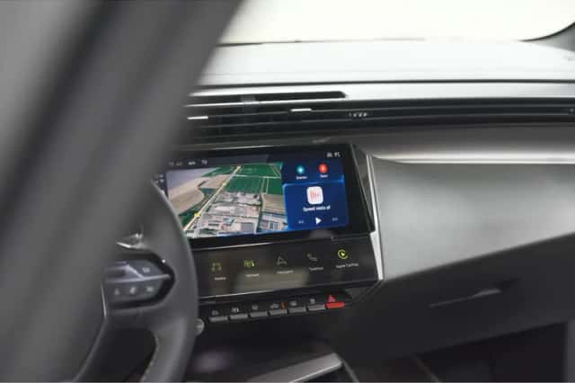 Peugeot 408 (2025) thumbnail 3