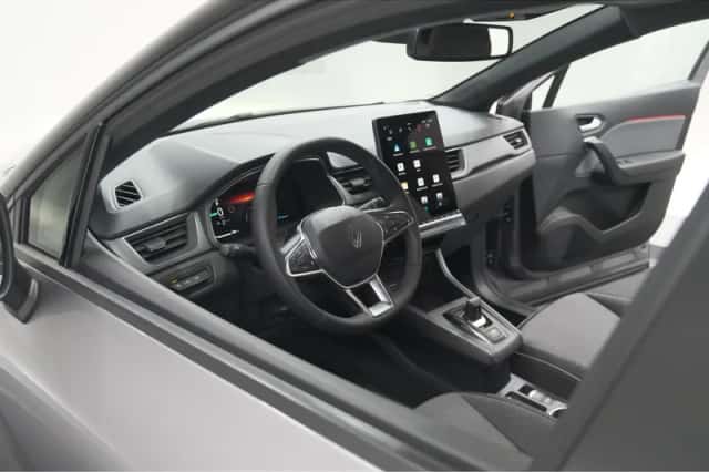 Renault Captur (2025) thumbnail 2