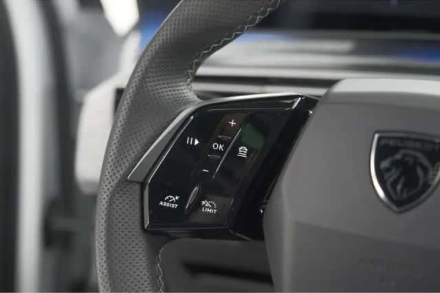 Peugeot 3008 (2025) thumbnail 3