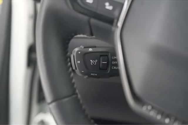 Peugeot 208 (2021) thumbnail 3