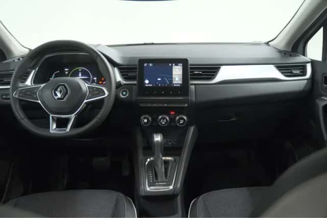 Renault Captur (2023) thumbnail 2