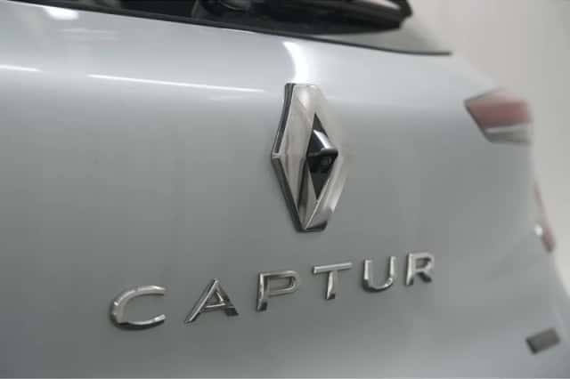 Renault Captur (2023) thumbnail 5