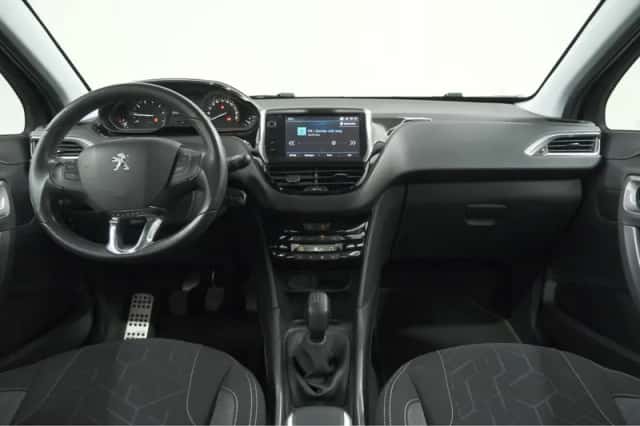 Peugeot 2008 (2017) thumbnail 2