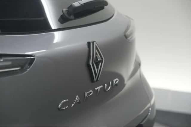 Renault Captur (2024) thumbnail 4