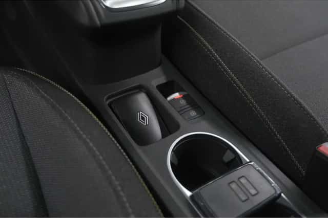 Renault Captur (2024) thumbnail 41