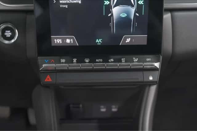 Renault Captur (2024) thumbnail 44