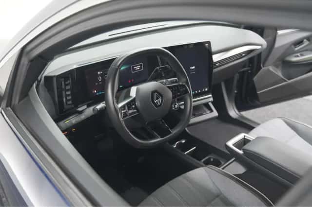 Renault Mégane E-Tech (2023) thumbnail 2