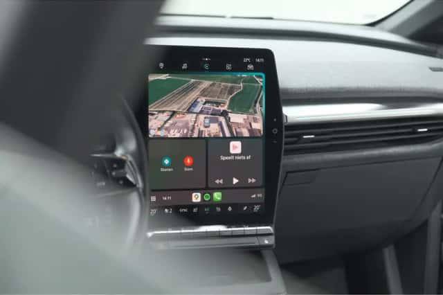 Renault Mégane E-Tech (2023) thumbnail 4