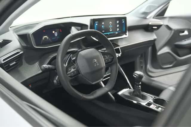 Peugeot 208 (2023) thumbnail 2