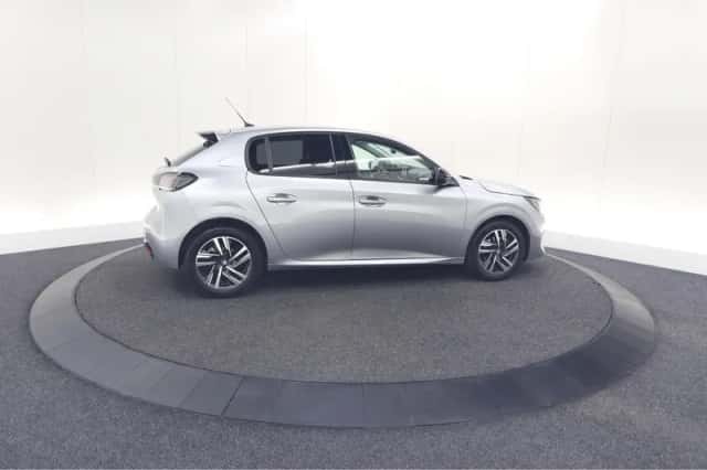 Peugeot 208 (2023) thumbnail 9