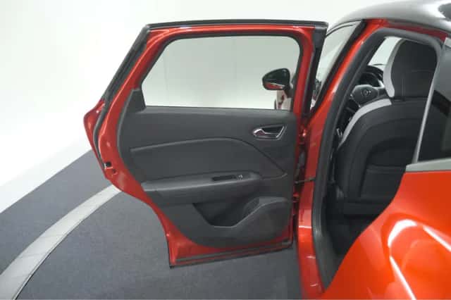 Renault Captur (2020) thumbnail 68