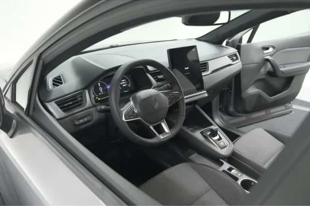 Renault Captur (2025) thumbnail 2