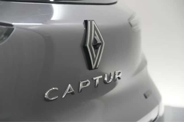 Renault Captur (2025) thumbnail 4