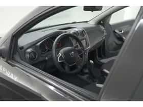 Dacia Sandero Stepway (2018) thumbnail 2