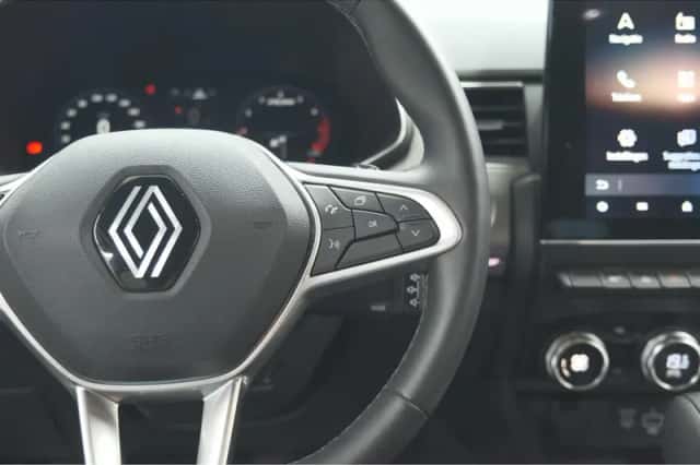 Renault Arkana (2024) thumbnail 31