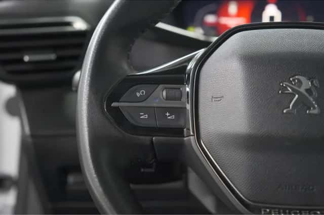 Peugeot 2008 (2020) thumbnail 28