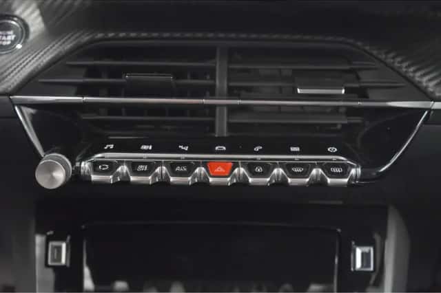 Peugeot 2008 (2020) thumbnail 40