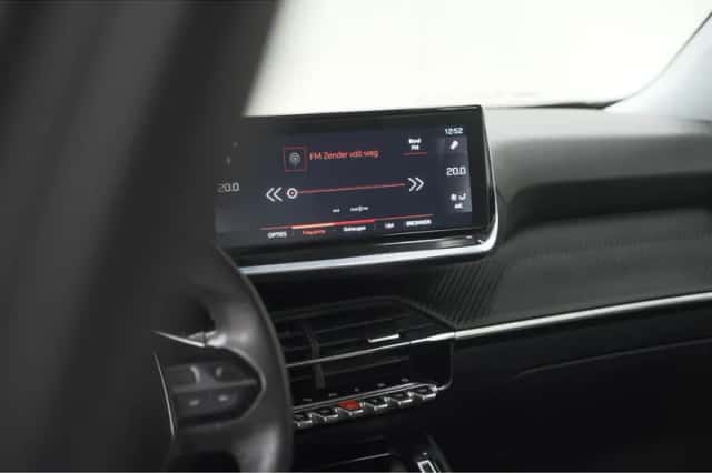 Peugeot 2008 (2020) thumbnail 42
