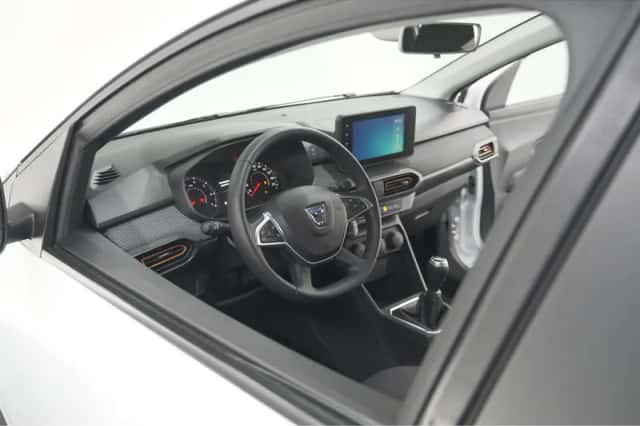 Dacia Sandero Stepway (2022) thumbnail 2
