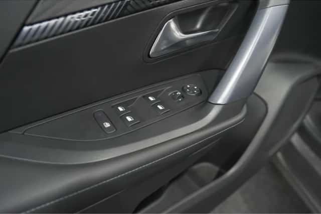 Peugeot 2008 (2020) thumbnail 24