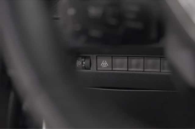 Peugeot 2008 (2020) thumbnail 36