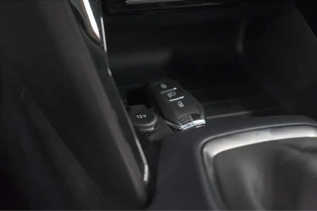 Peugeot 2008 (2020) thumbnail 41
