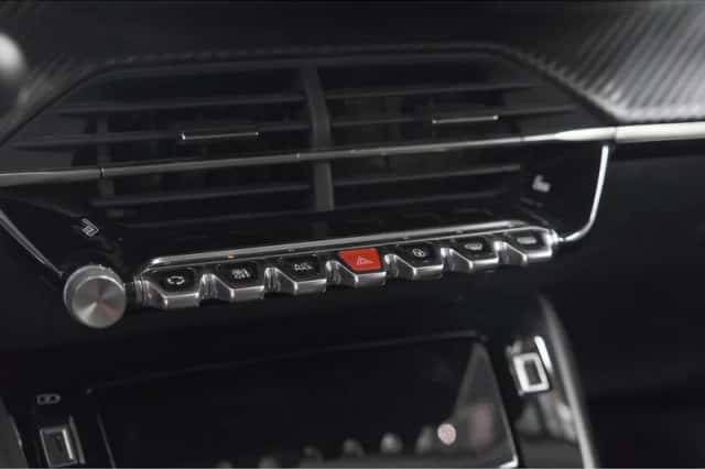 Peugeot 2008 (2020) thumbnail 43