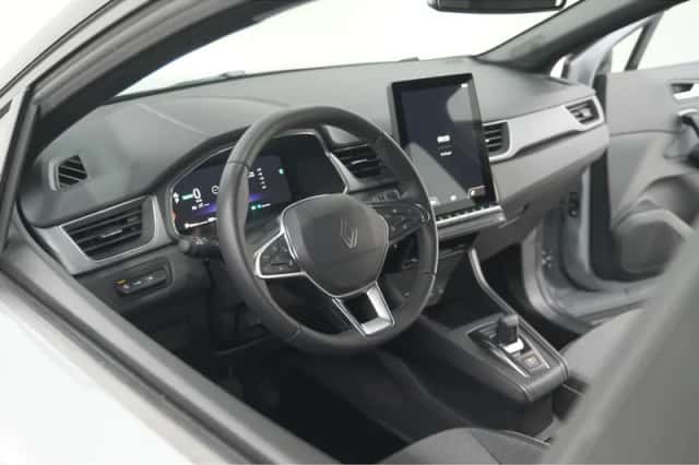 Renault Captur (2025) thumbnail 2