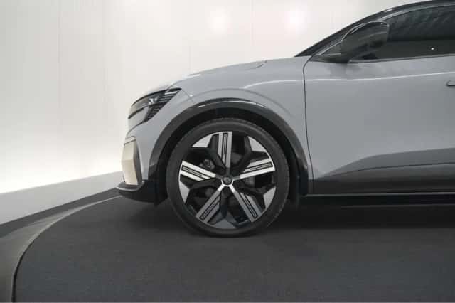 Renault Mégane E-Tech (2023) thumbnail 16