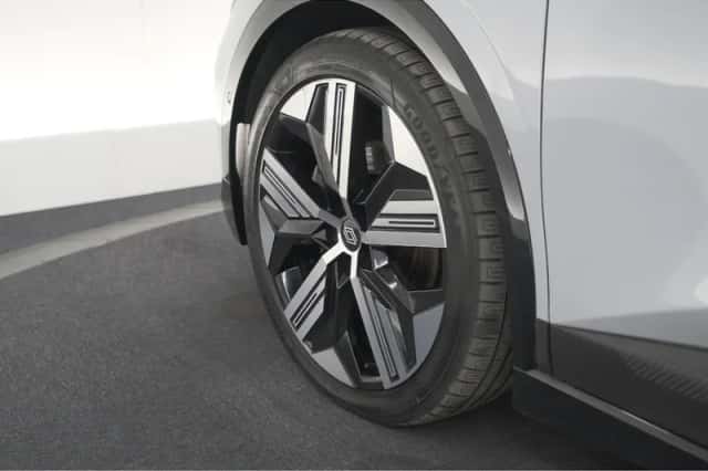 Renault Mégane E-Tech (2023) thumbnail 17