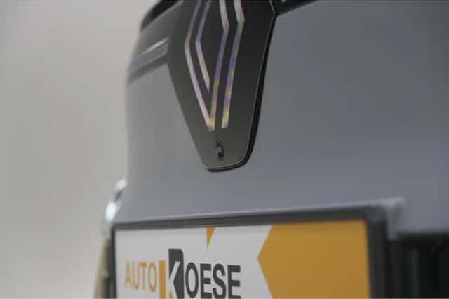 Renault Mégane E-Tech (2023) thumbnail 4