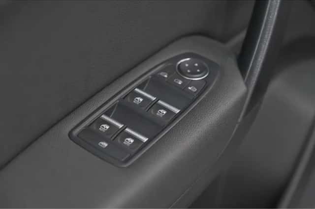 Renault Captur (2020) thumbnail 17