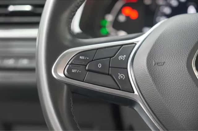 Renault Captur (2020) thumbnail 23