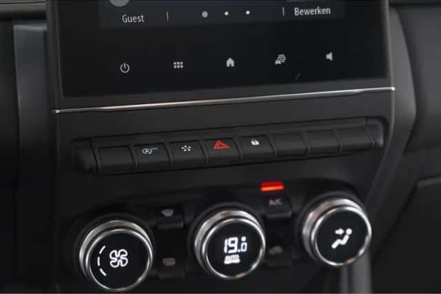 Renault Captur (2020) thumbnail 35