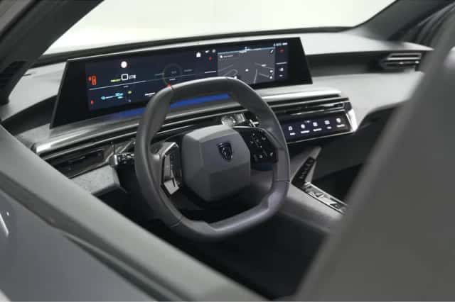 Peugeot e-3008 (2024) thumbnail 2